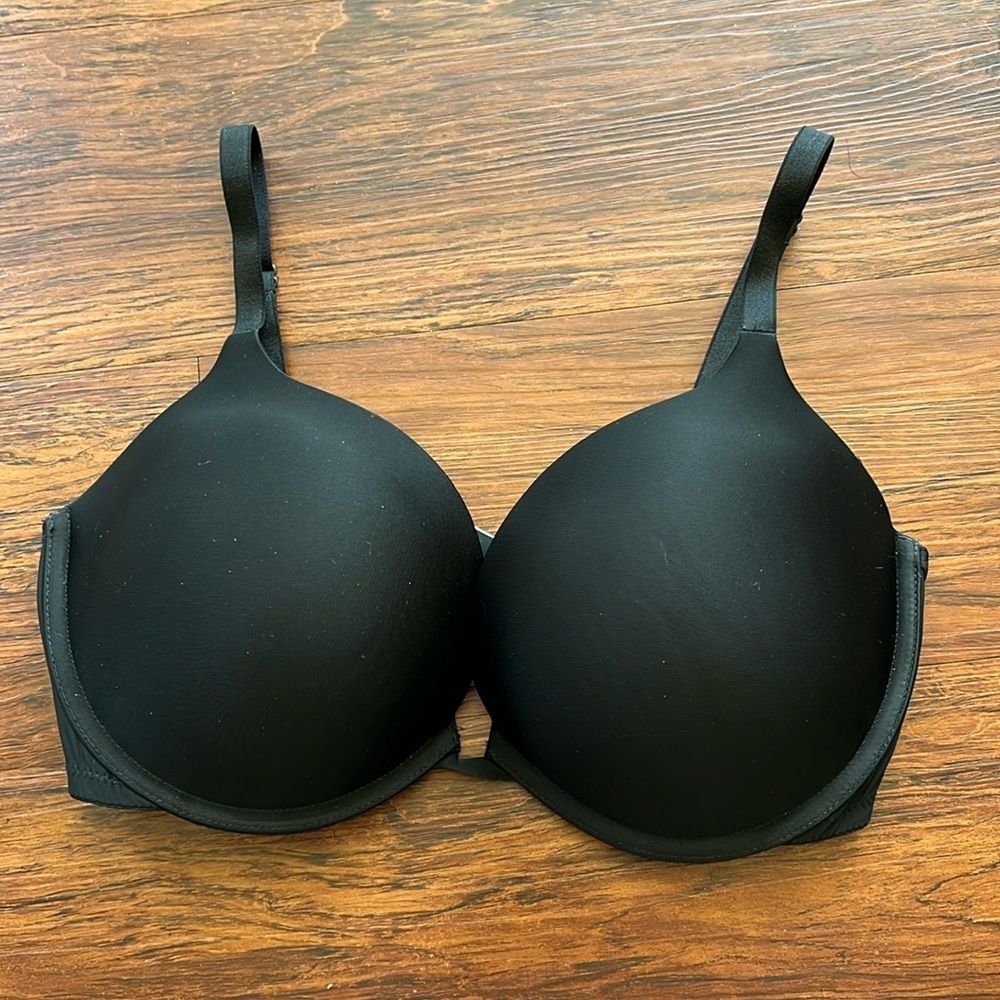 Victoria's Secret Black Chic Feminine Trendy Classic Push-up Bra Size 34DD